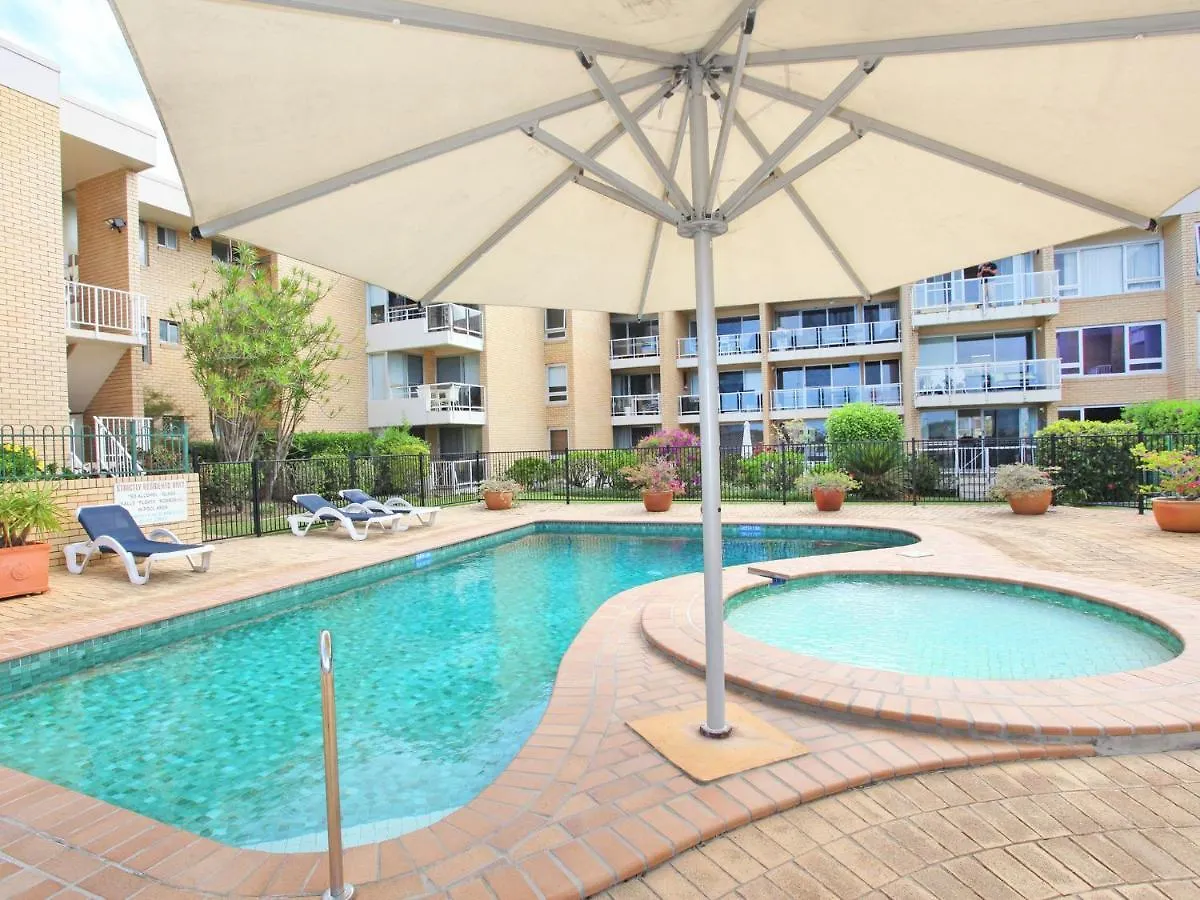 Headlands 10 Two Bedroom Beachside Apartment With Magical Ocean Views Great Value For Money Alexandra Headland Avustralya