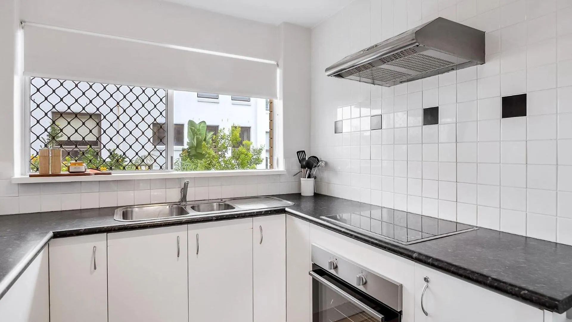 Headlands 10 Two Bedroom Beachside Apartment With Magical Ocean Views Great Value For Money Alexandra Headland