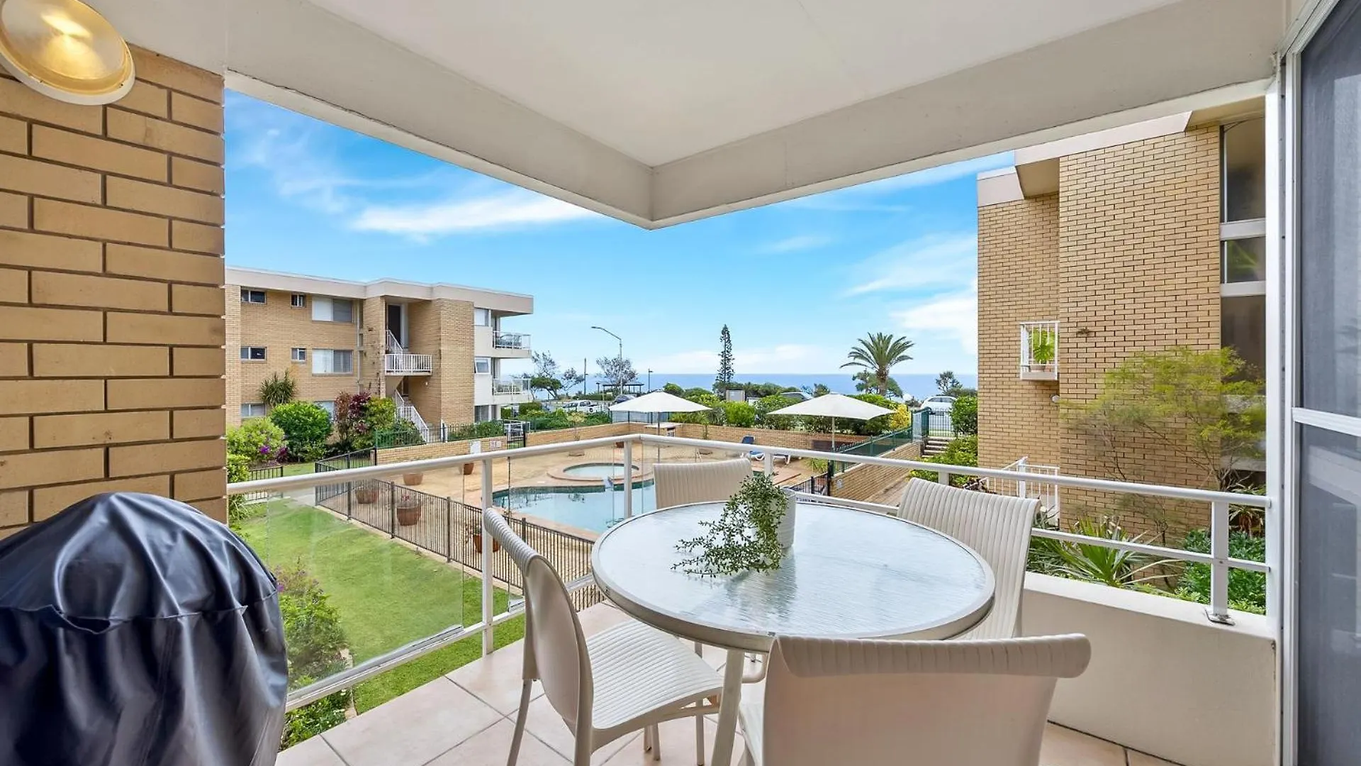 Headlands 10 Two Bedroom Beachside Apartment With Magical Ocean Views Great Value For Money Alexandra Headland
