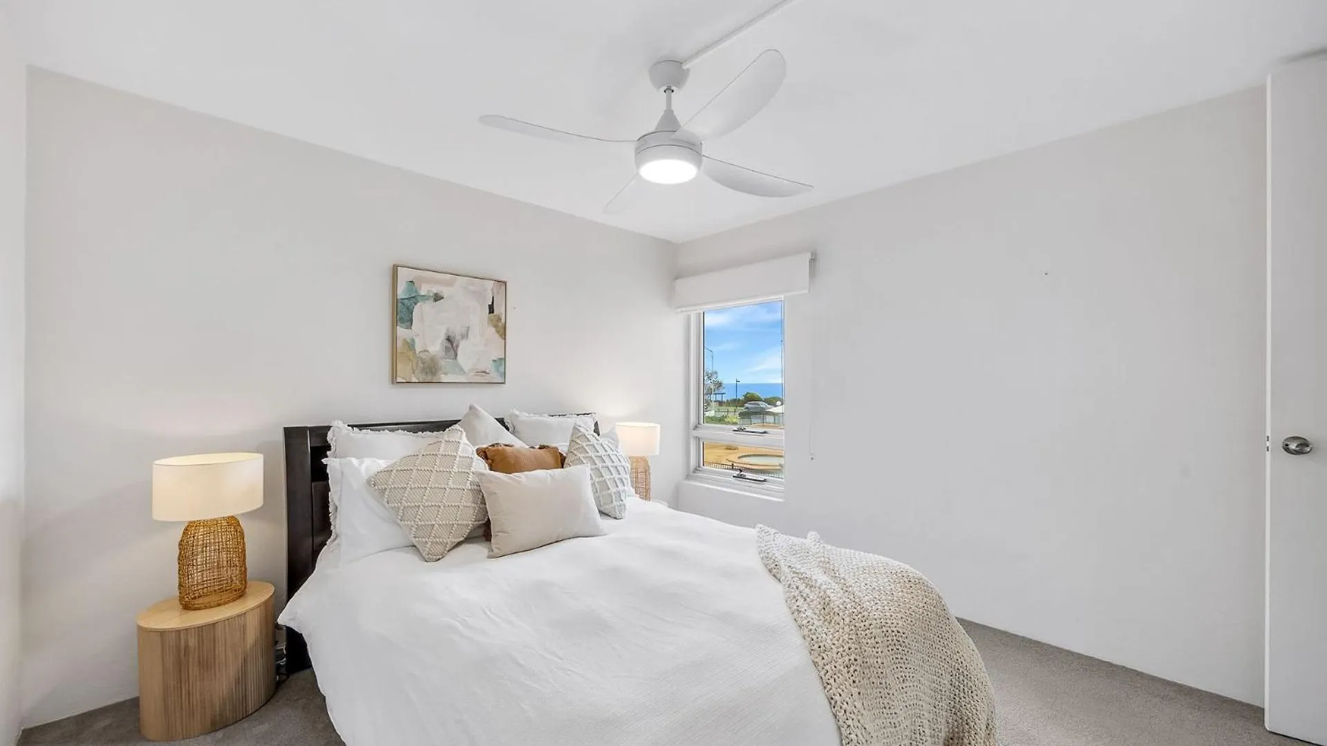 Headlands 10 Two Bedroom Beachside Apartment With Magical Ocean Views Great Value For Money Alexandra Headland Avustralya